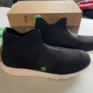 NIB Waco Shoe Company Karma Deluxe Black Slip On knit Shoes 8B Euro 38.5